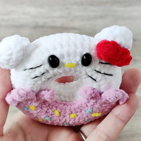 Handmade Amigurumi Crochet Sanrio Hello Kitty Donut - Picture 7 of 9